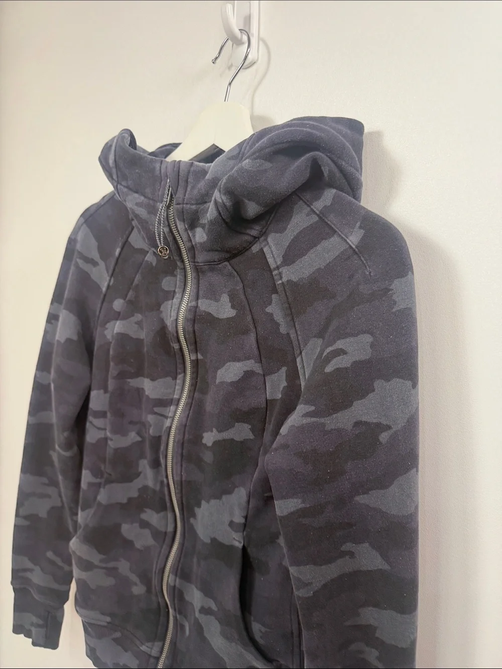 Lululemon scuba hoodie full zip camo print size 6